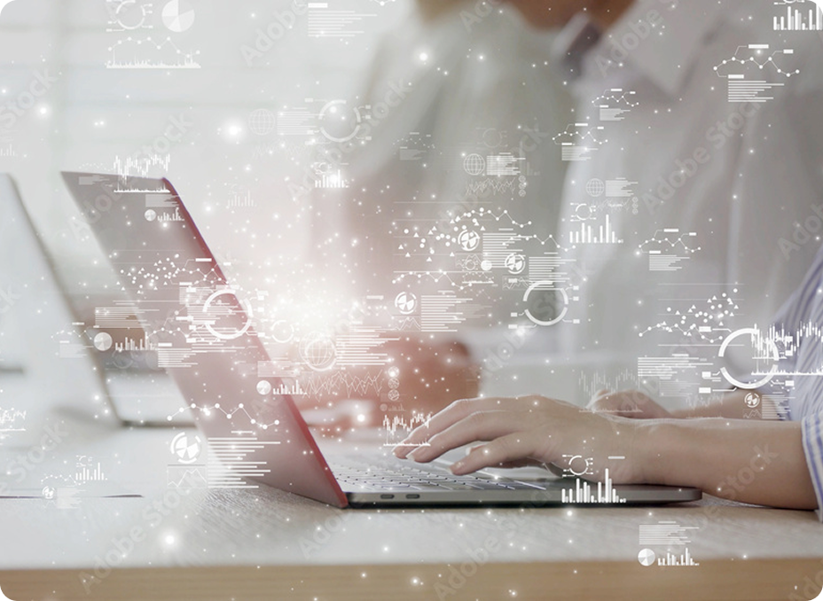 PCで開発作業をするイメージ